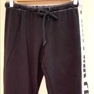 PINK Victoria’s Secret lounge pants black & white